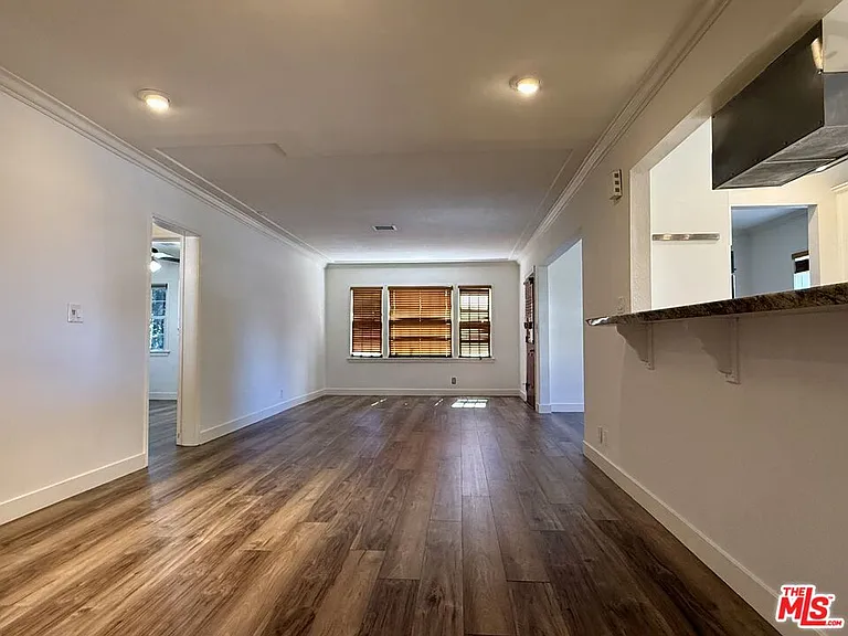 6205 Gentry Ave — Photo 3