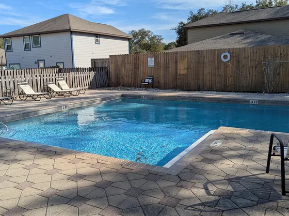 22 Sawyer Ct, Freeport, FL 32439