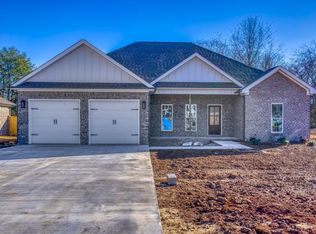 305 Locust St, Tuscumbia, AL 35674