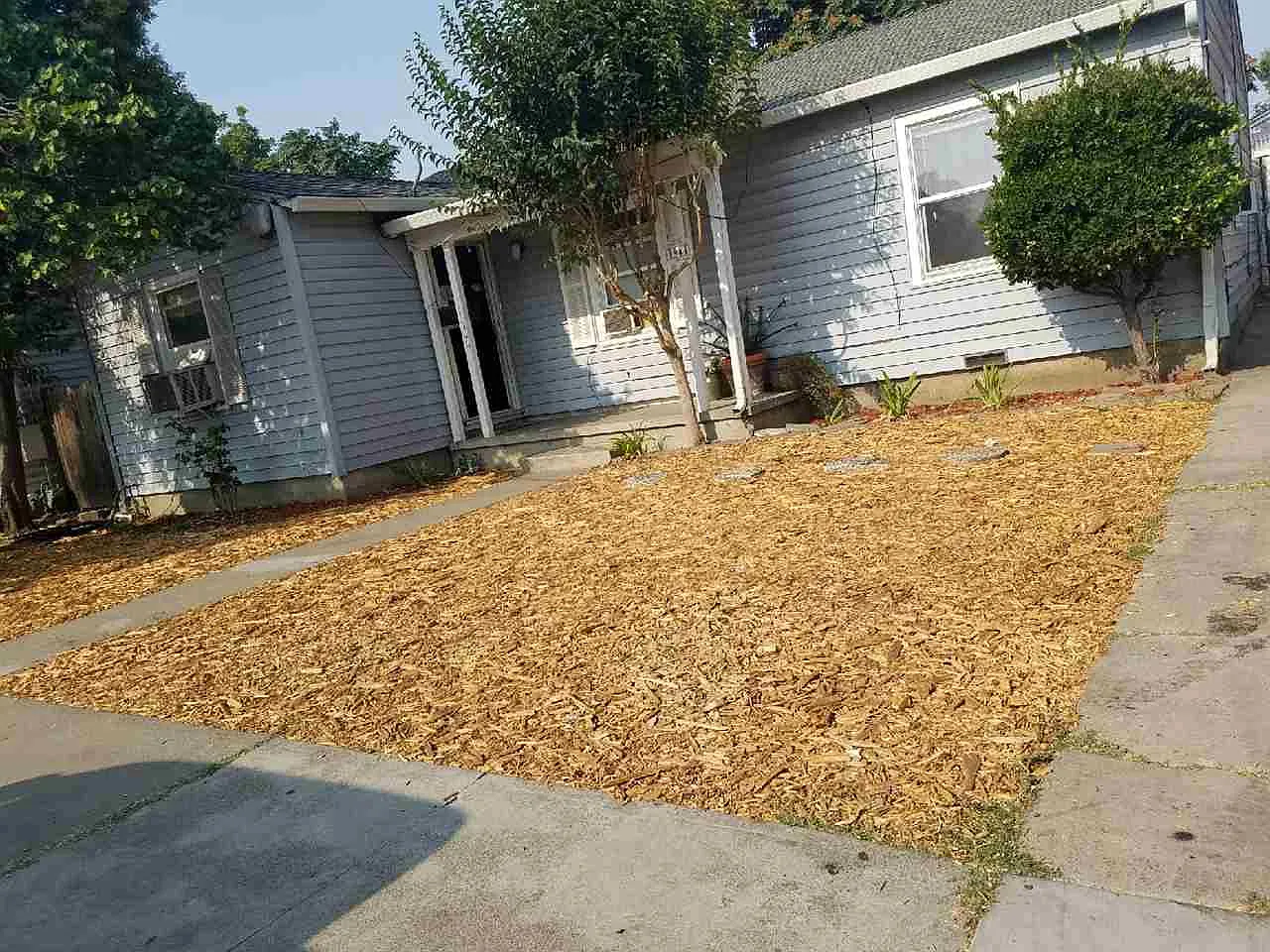 1944 Deodar Ave photo 1
