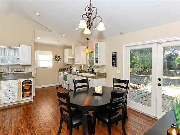 4th image of 2225 N Pelican Dr