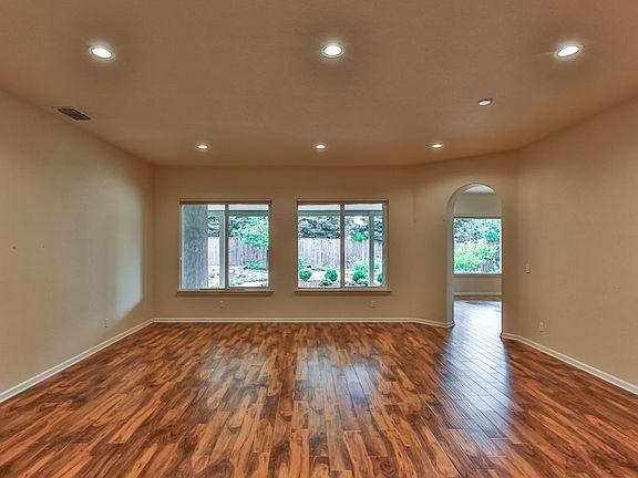 5th image of 200 Kinloch Ct