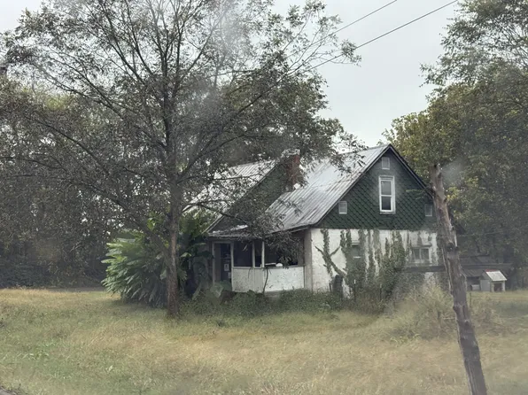 307 Railroad St, Petersburg, TN 37144