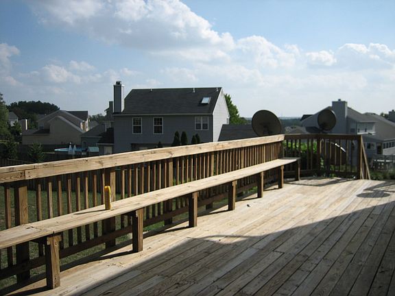 Deck w/Built In Benches