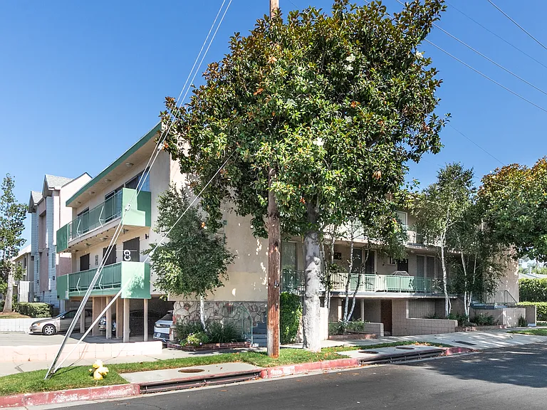 13505 Burbank Blvd #2 — Photo 21