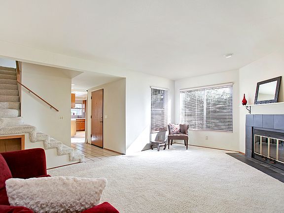 4th image of 3351 31st St APT 4