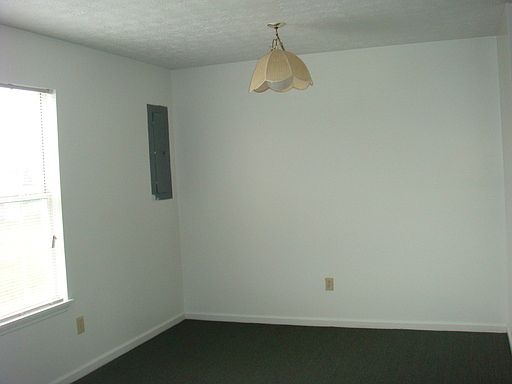 3rd image of 104 Nicole Ct