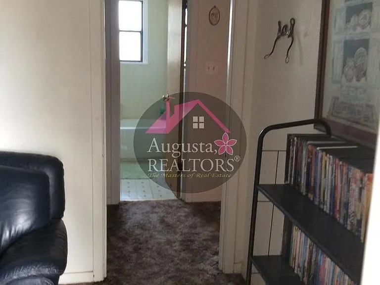 741 S Crockett Dr — Photo 6