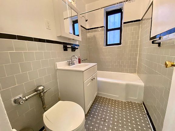 4th image of 20 Woodruff Ave APT 1C