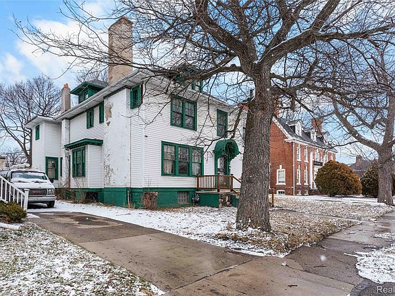 3rd image of 628 Taylor St