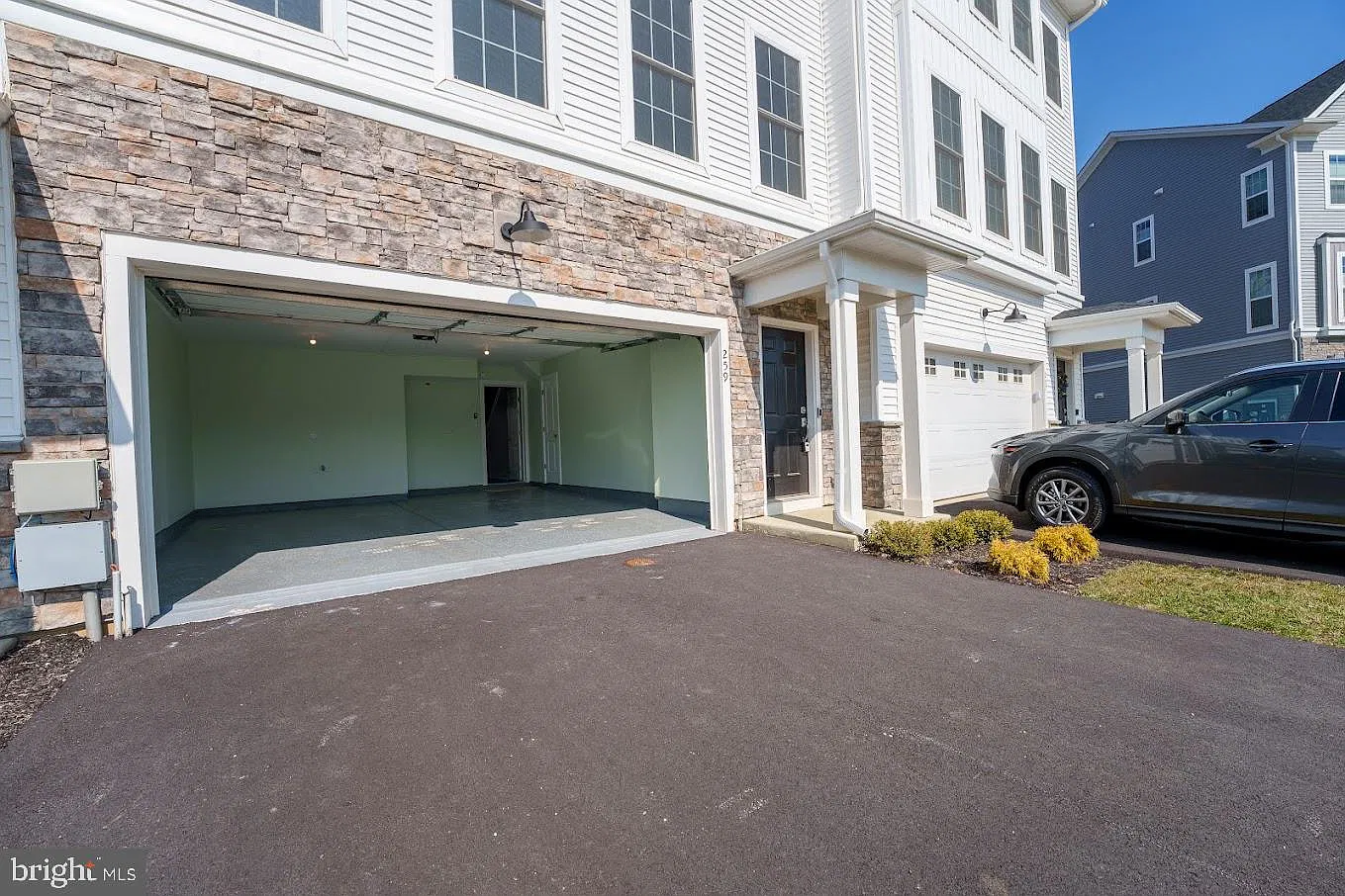 3 bed, 2.5 bath, 2159 sqft, $3,795 — Photo 3