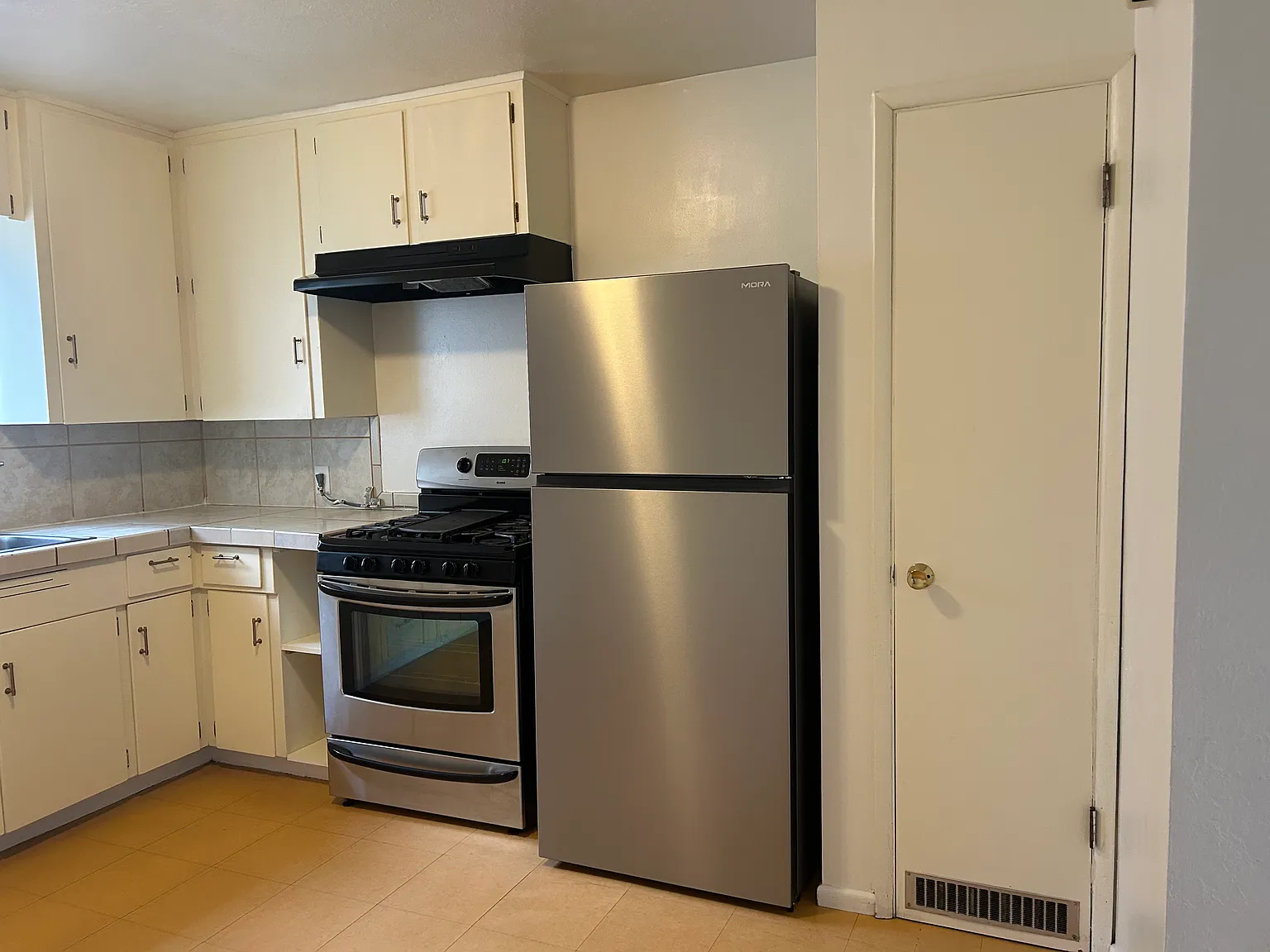 3 bed, 1014 sqft, $2,200 — Photo 3