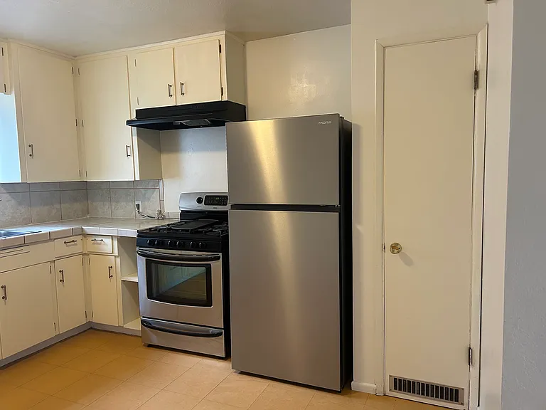 907 Jovian Dr — Photo 3
