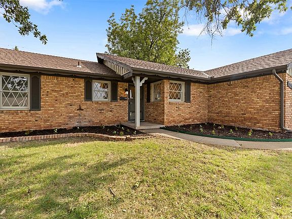 3rd image of 3016 Lakeside Dr