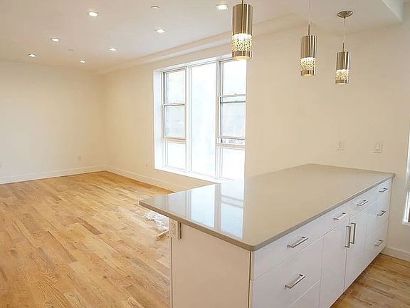 5th image of 380 E 139th St #6