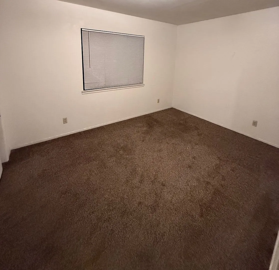 2 Bedroom 1 Bath - Upstairs Unit — Photo 4