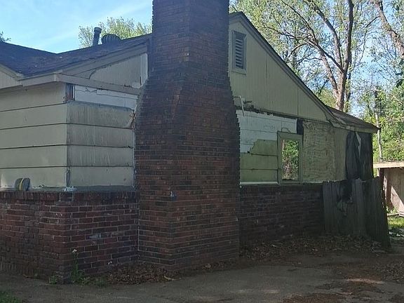 2nd image of 1002 Creston Ave