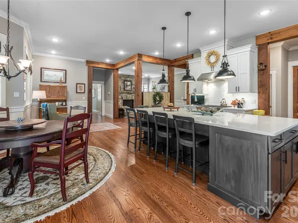 1 Cedar Chine Dr, Asheville, NC 28803