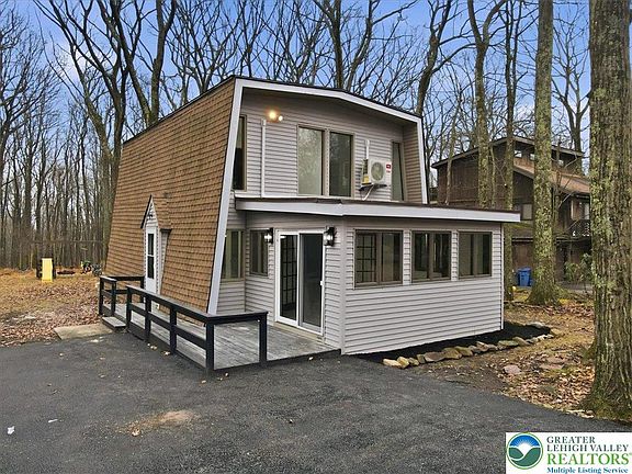2nd image of 3217 Hamlet Dr