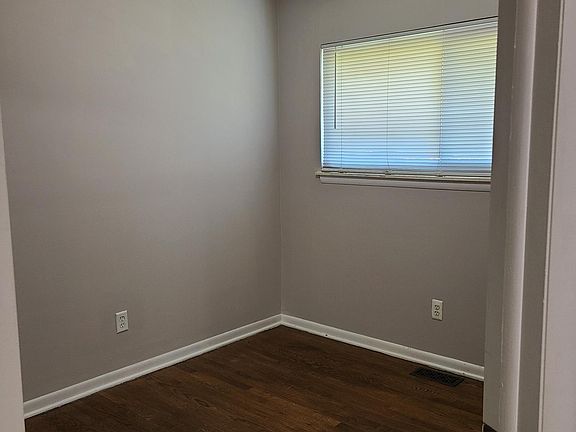 4th image of 1712 Cresthill Ave