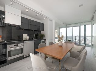 125 Peter St #2603, Toronto, ON M5V0M2