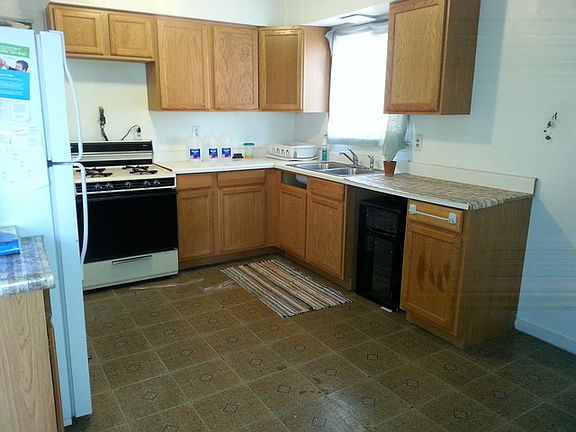 2nd image of 14442 S Hoxie Ave
