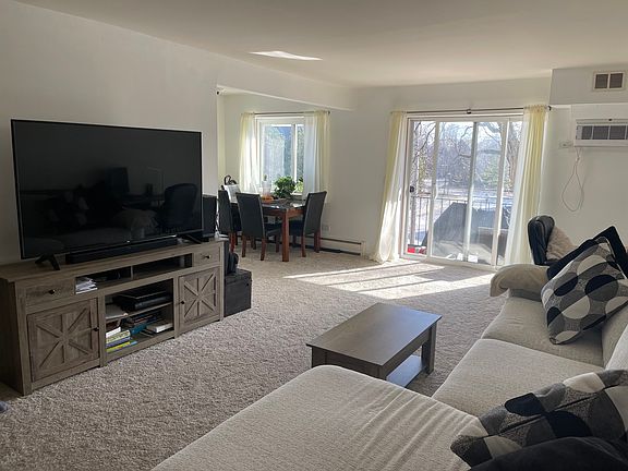 5th image of 2424 E Oakton St APT 3j