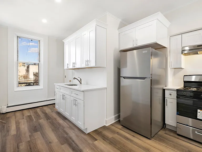 606 1st St #8 — Photo 8