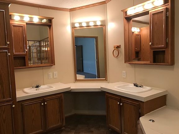 5th image of 131 Pheasant Ln