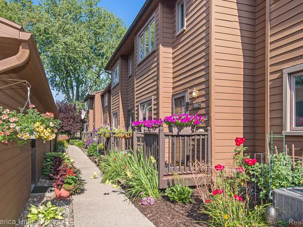 1462 Erica Ln, East Lansing, MI 48823