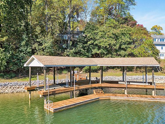 4th image of 620 Winding Waters Dr