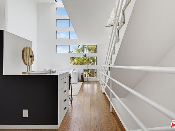 5th image of 821 Bay St APT C6