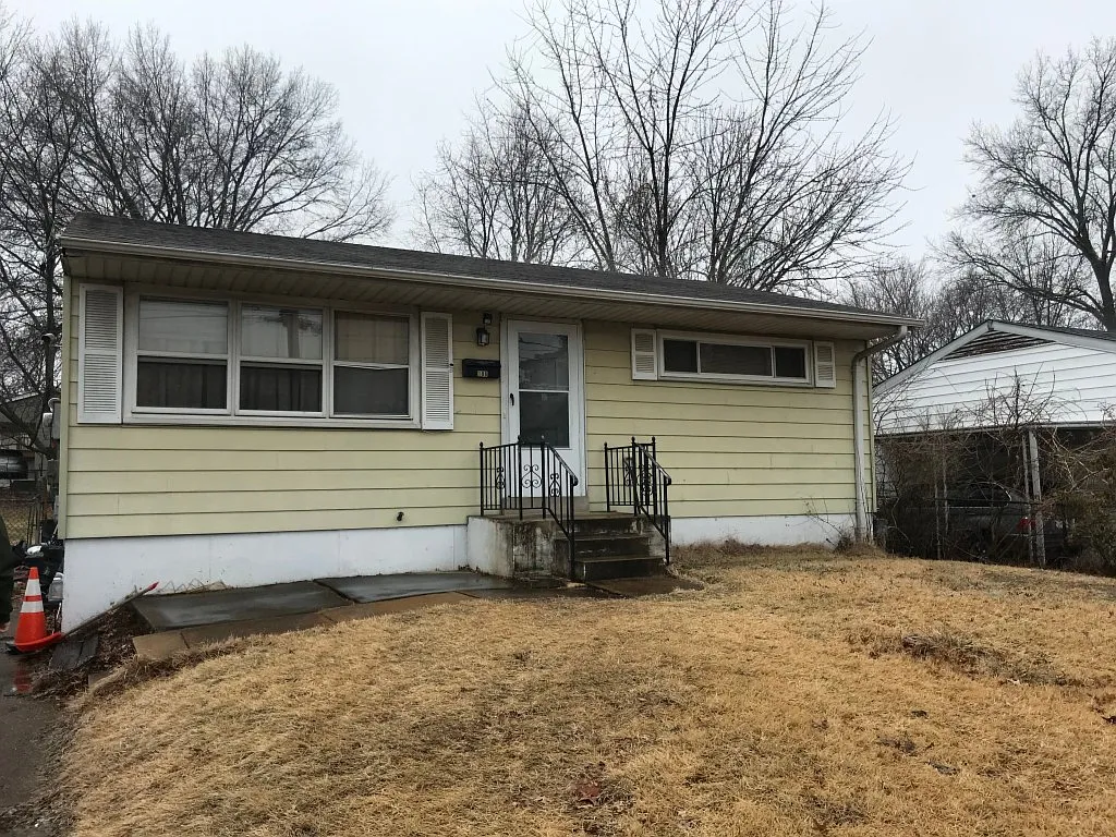 186 Rayburn Ave photo 1