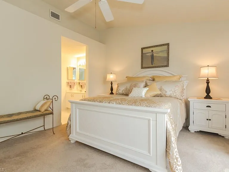 1044 Woodshire Ln #B210 — Photo 12