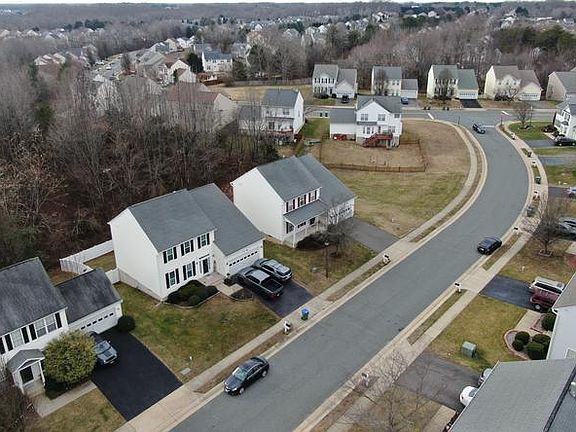 3rd image of 6938 Versaille Dr