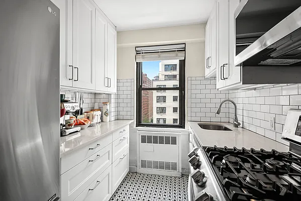 399 East 72nd Street #14E in Lenox Hill, Manhattan | StreetEasy
