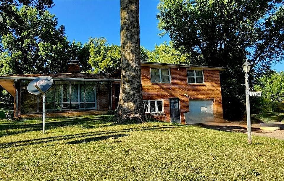 1st image of 3909 E Hills Dr