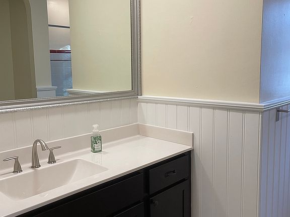5th image of 2 Glen Echo Dr Unit 2