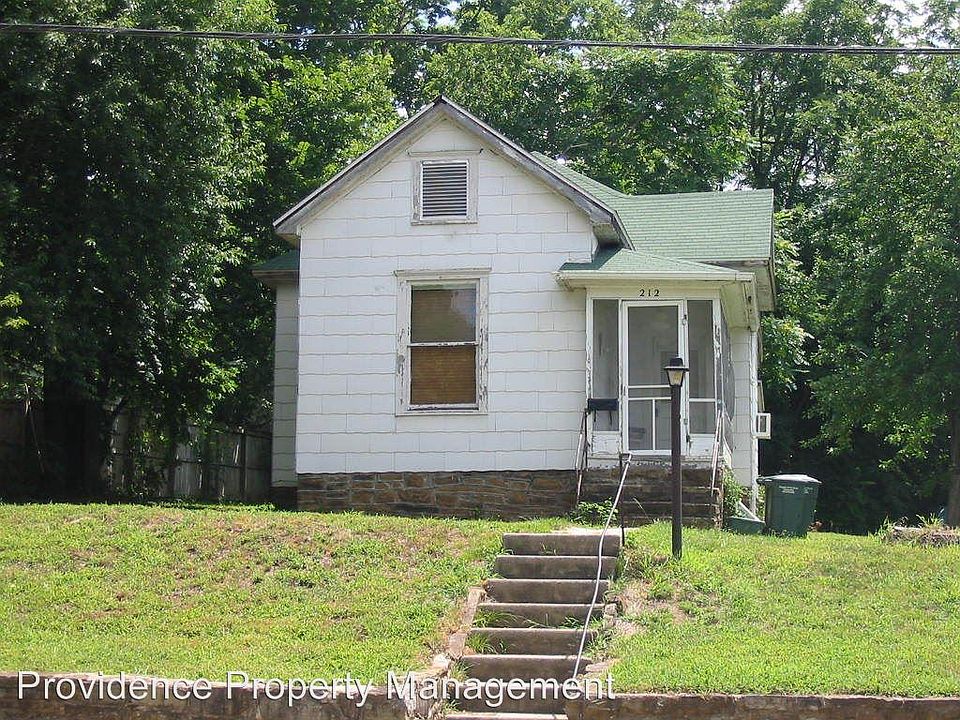 2nd image of 212 N Locust Ave