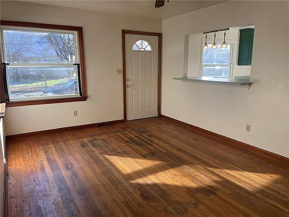 3rd image of 2616 Linwood Ave