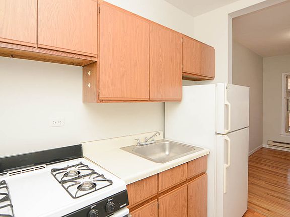 4th image of 622.5 W Barry Ave Unit 3S