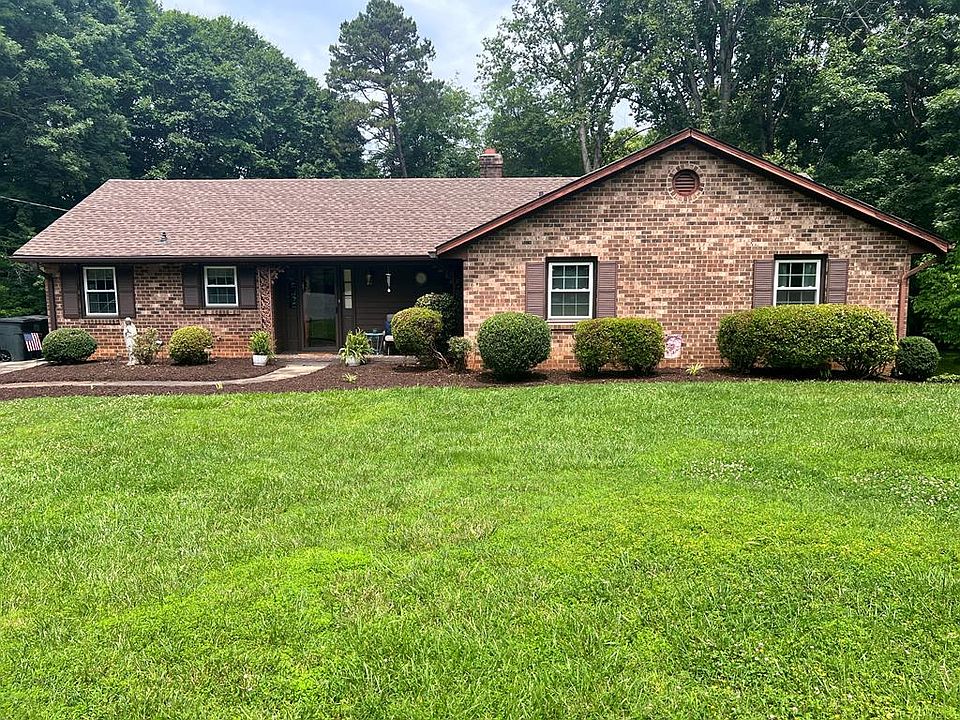 1st image of 124 Abercrombie Pl