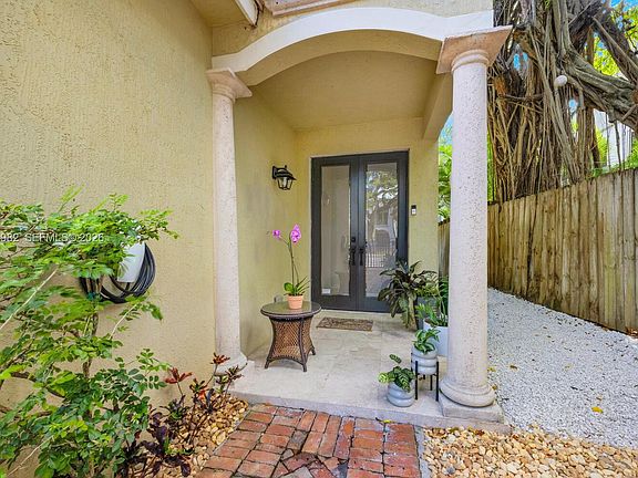 2nd image of 3273 Matilda St