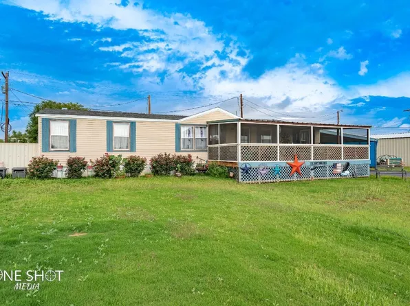 1107 Market St, Tye, TX 79563