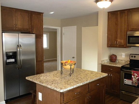 4th image of 230 18th Ave S