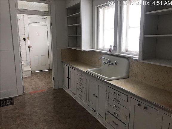 4th image of 823 Placer St