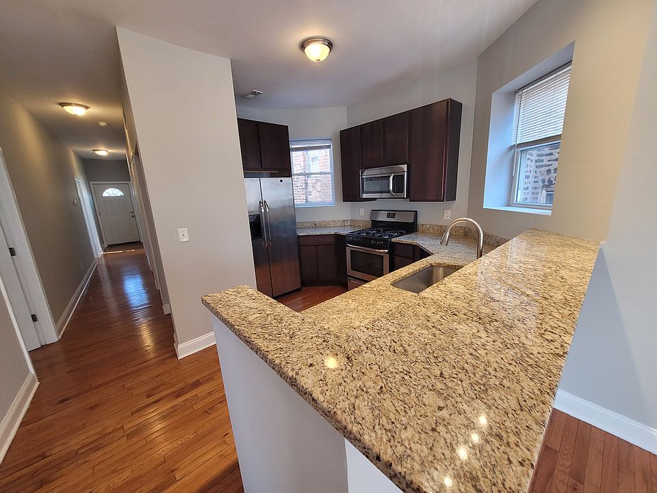 1st image of 1003 N Sacramento Ave #2