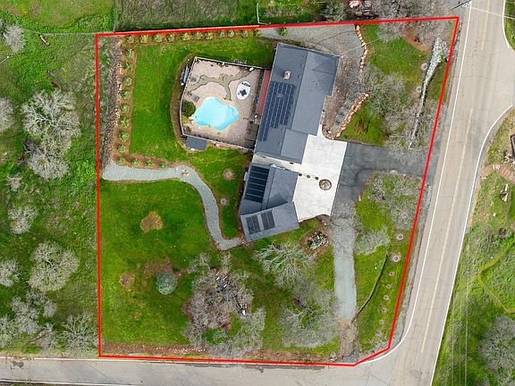 3rd image of 2318 Hartvickson Ln