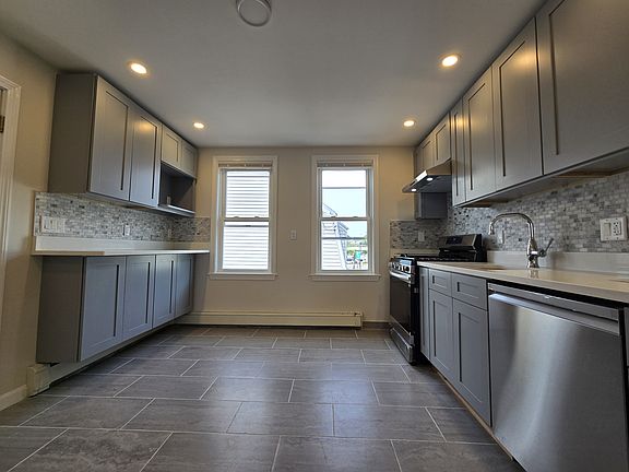4th image of 15 Baxter Ave #2