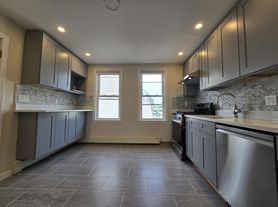 17 Baxter Ave, Quincy, MA